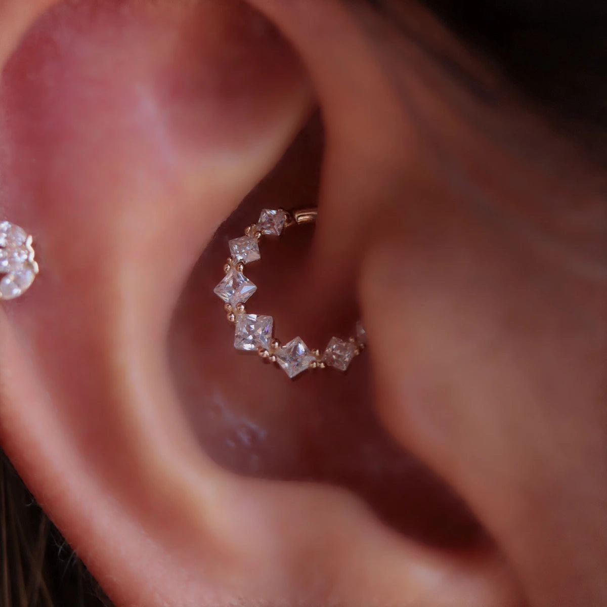 Aro Clicker Persei Oro 14K con Zircones 5A