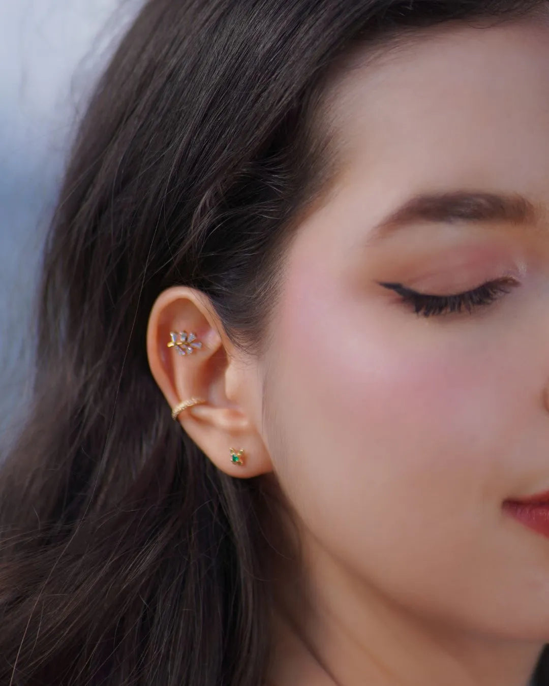 Butterfly Labret with Colombian Emerald in 18K Solid Gold