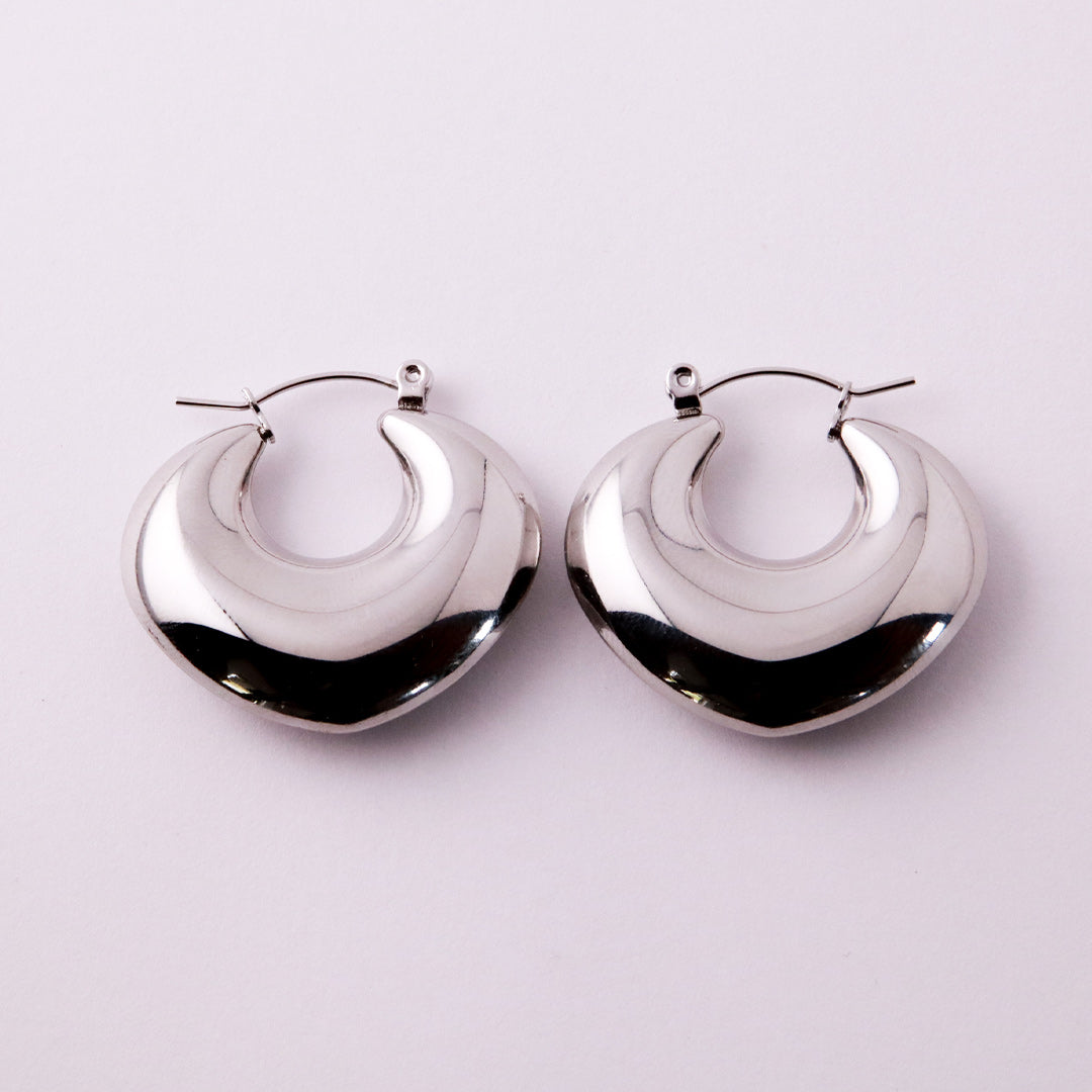 Aretes Media Luna Corazón en Acero Inoxidable – Dorado PVD y Plateado