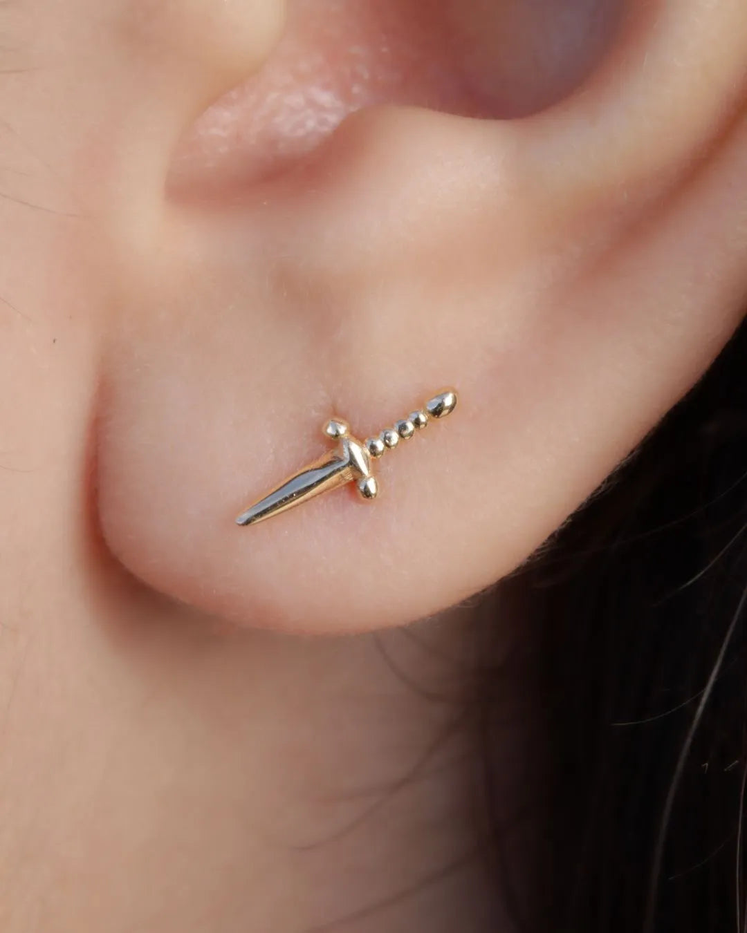 Labret Espada en Oro Sólido 18K