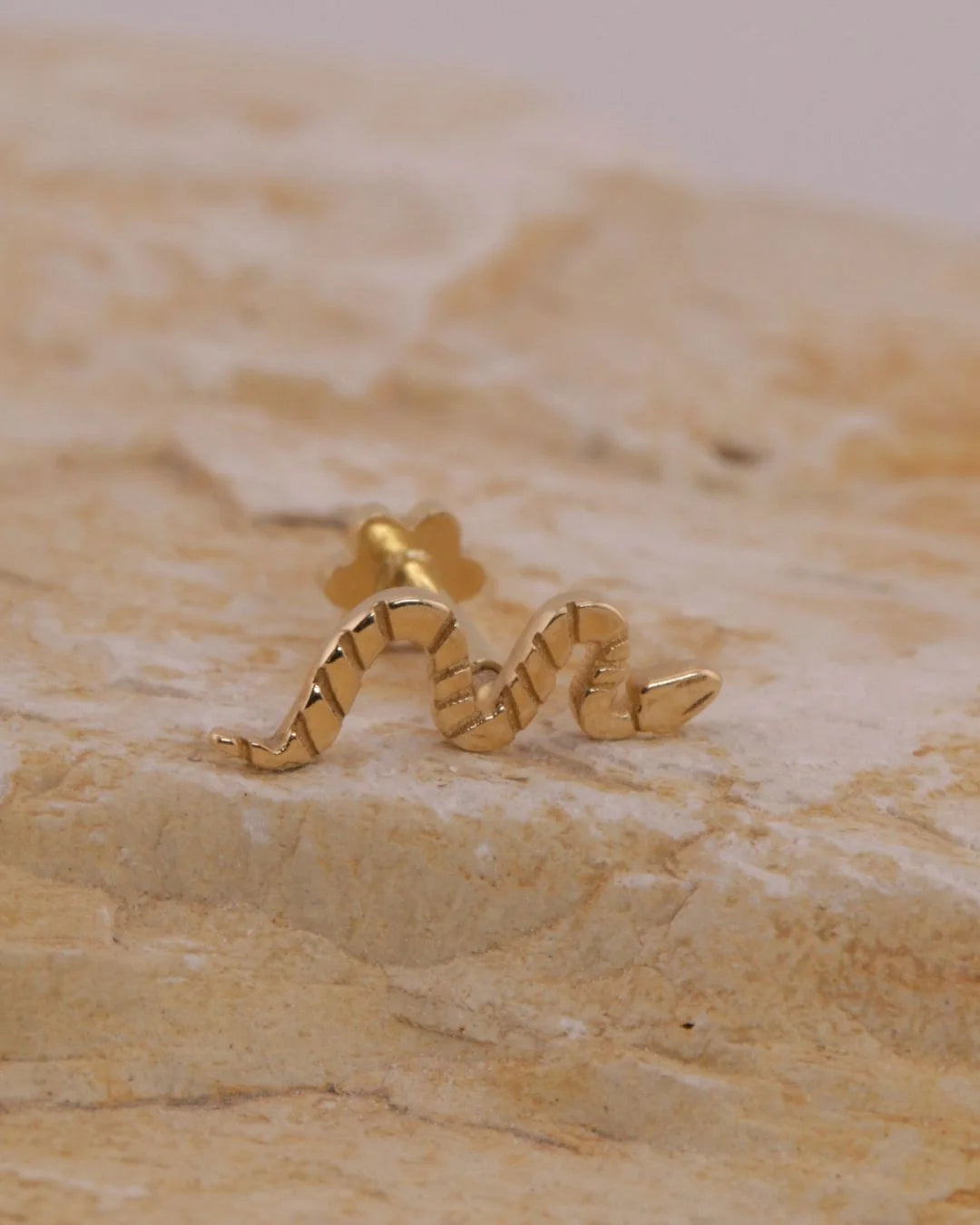 Labret Serpiente en Oro Sólido 18K