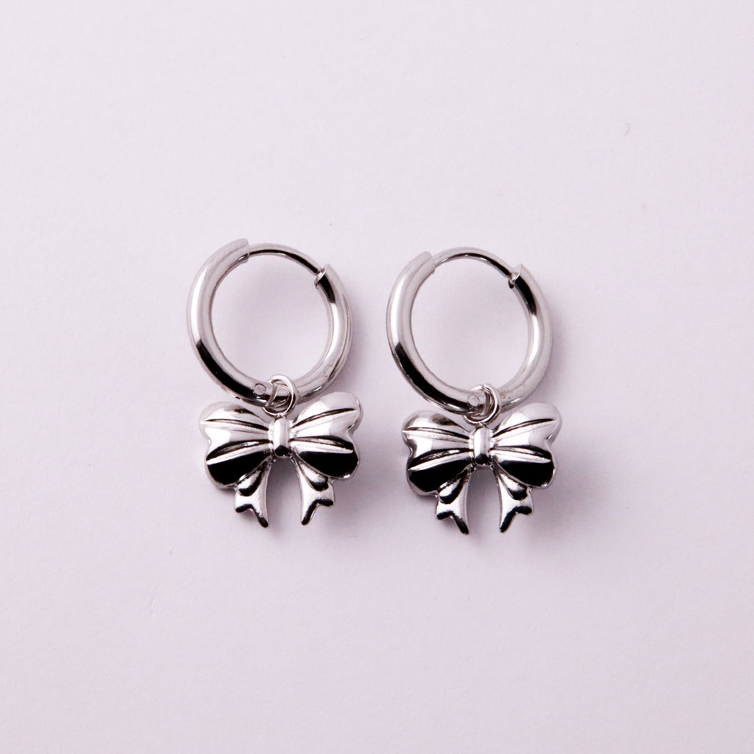Aretes Candonga con Lazo en Acero Inoxidable – Dorado PVD y Plateado