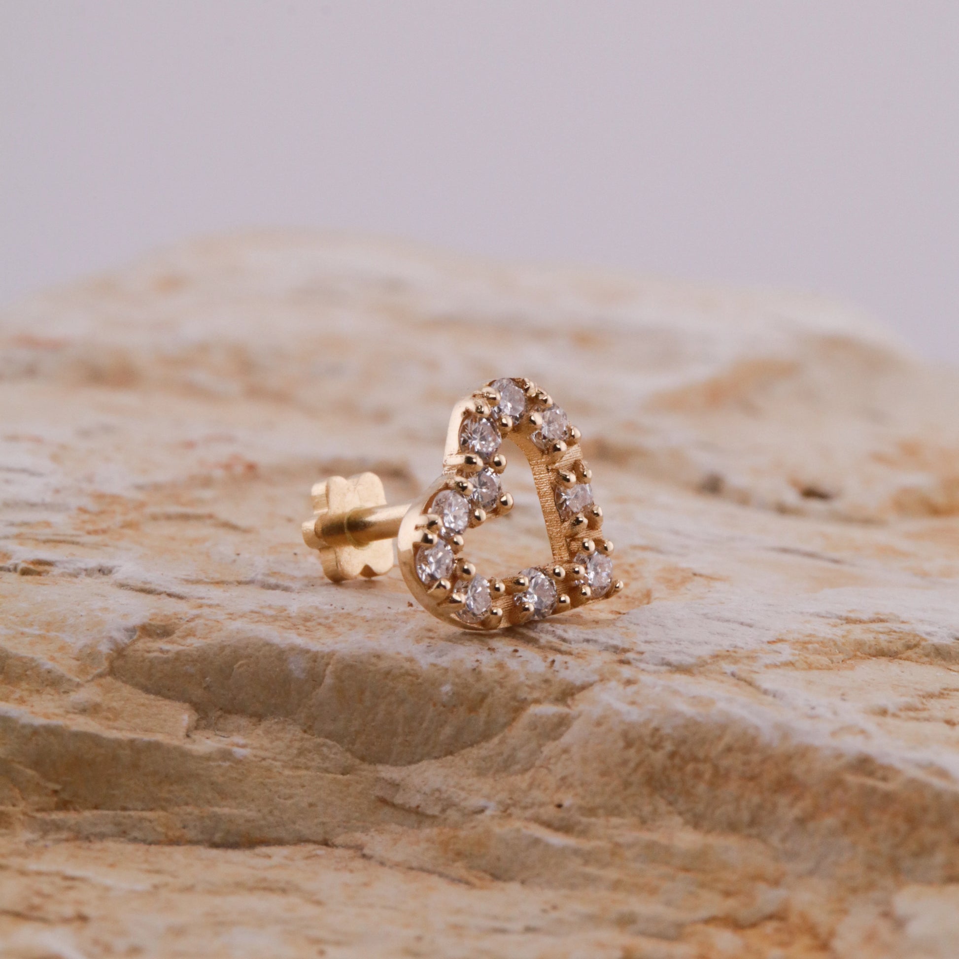 Labret Corazón con Diamantes Naturales en Oro 18K