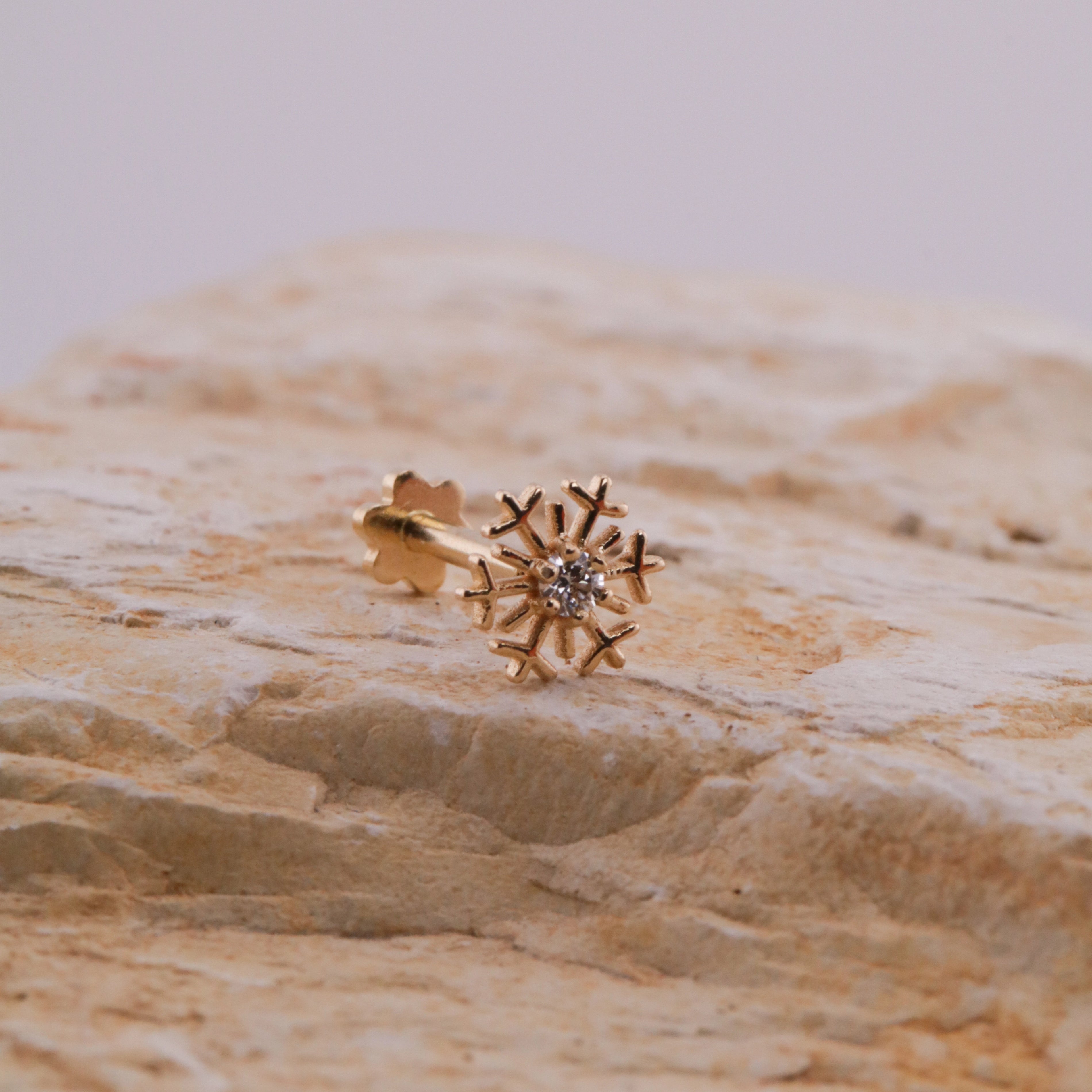 Labret Copo de Nieve con Diamante Natural en Oro 18K