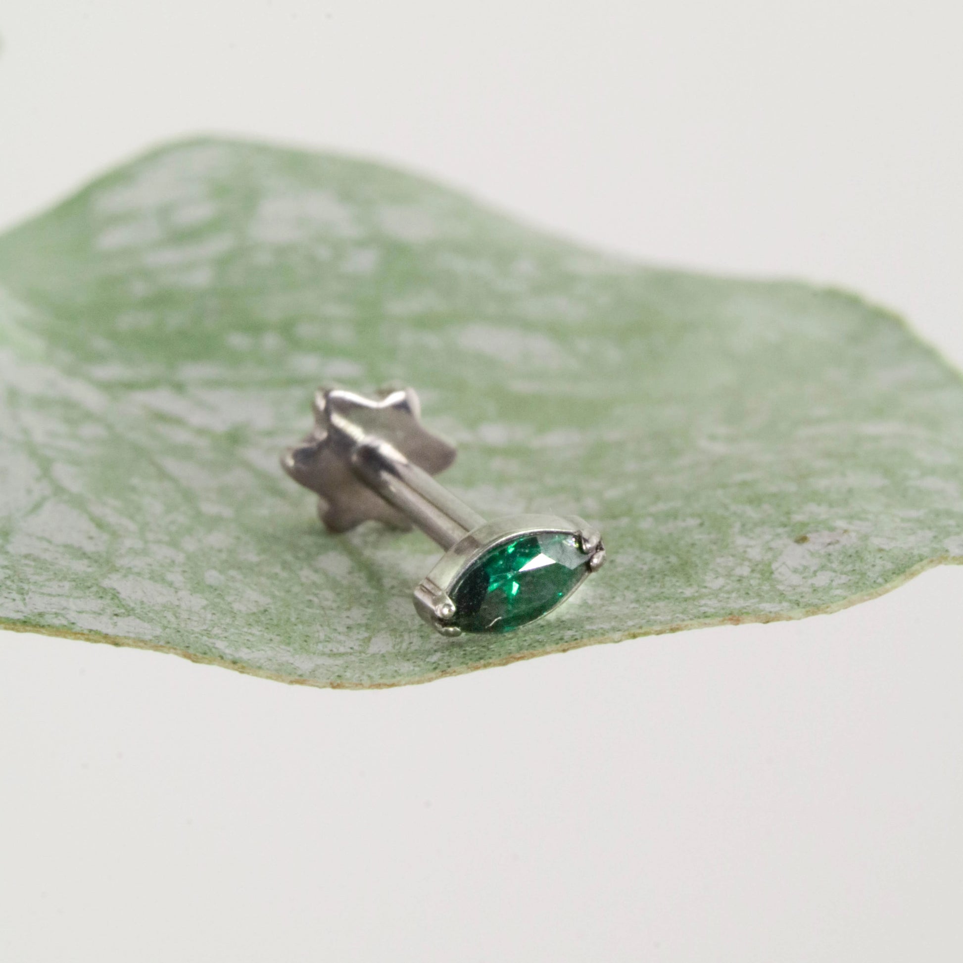 Green Sapphire Titanium Labret