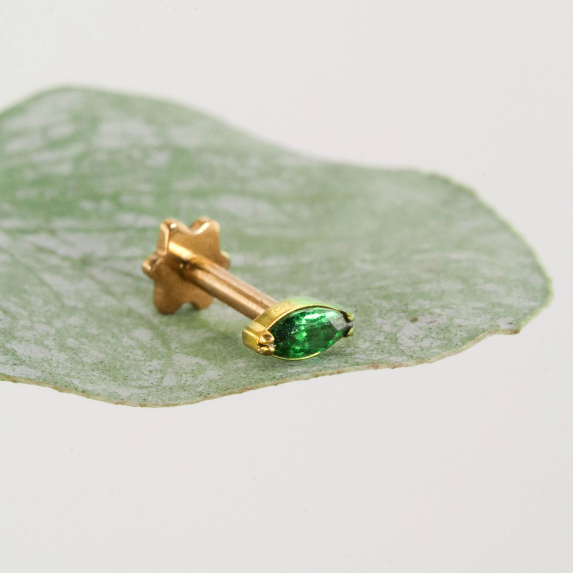 Green Sapphire Titanium Labret