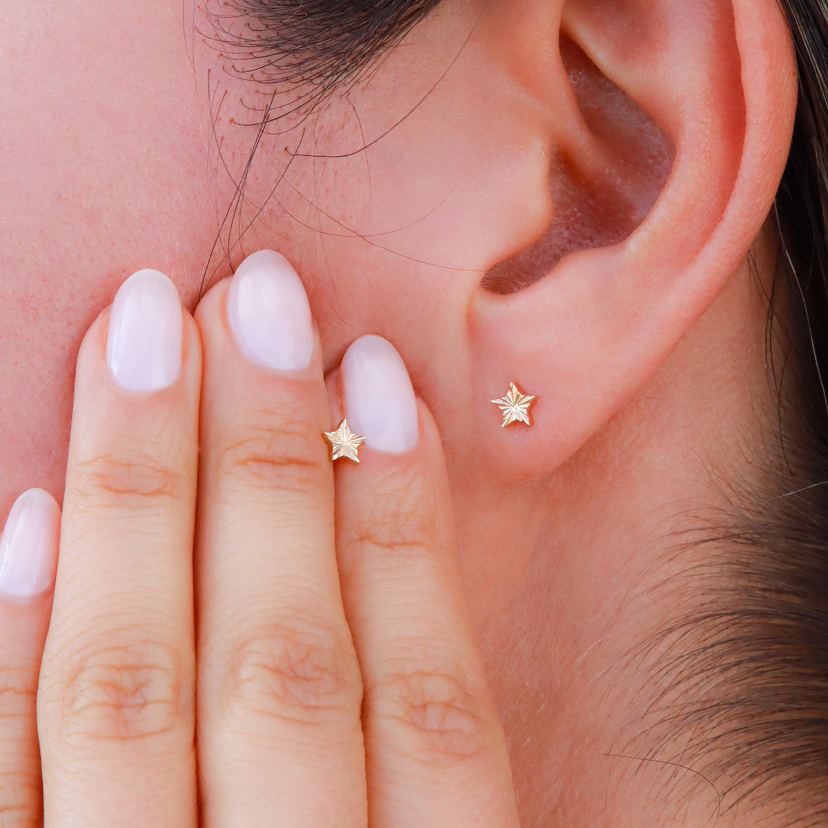 Aretes Topo Estrella Oro 18K con Rosca Segura