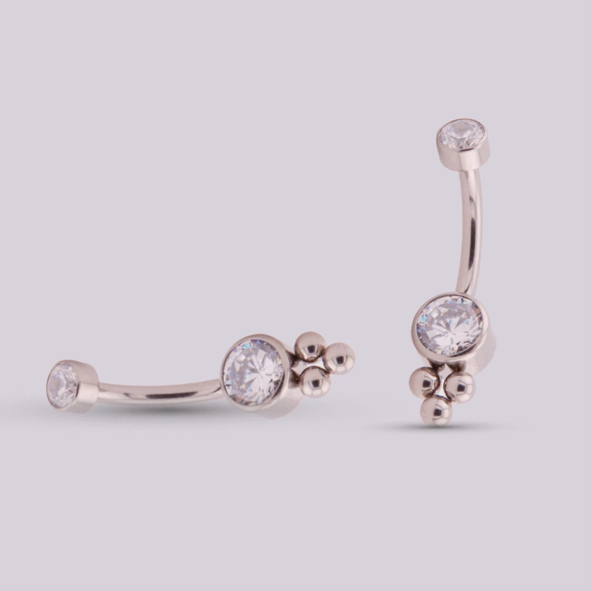 Piercing Ombligo Trinity en Titanio – Plateado