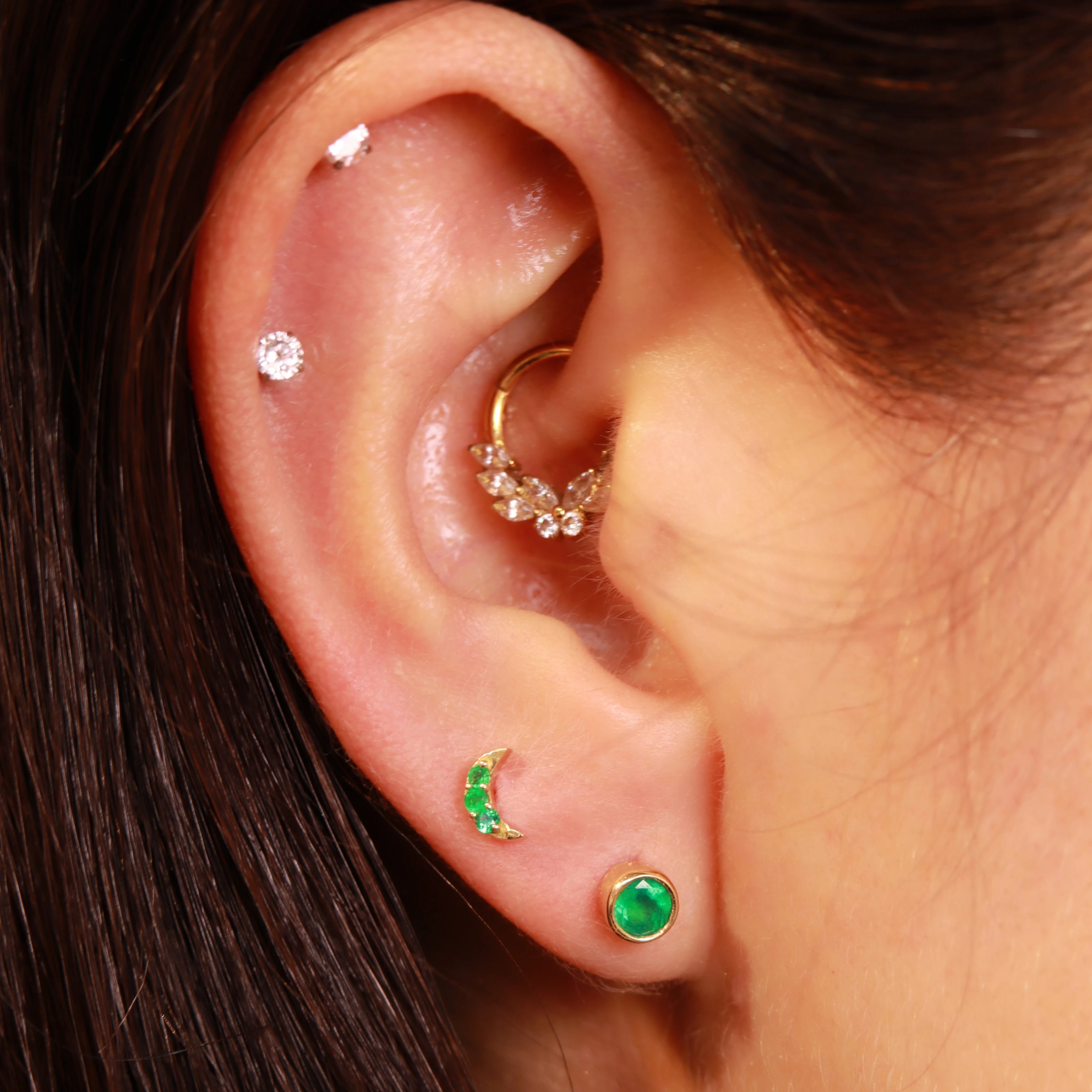 Colombian Emerald Crescent Moon Labret in 18K Gold